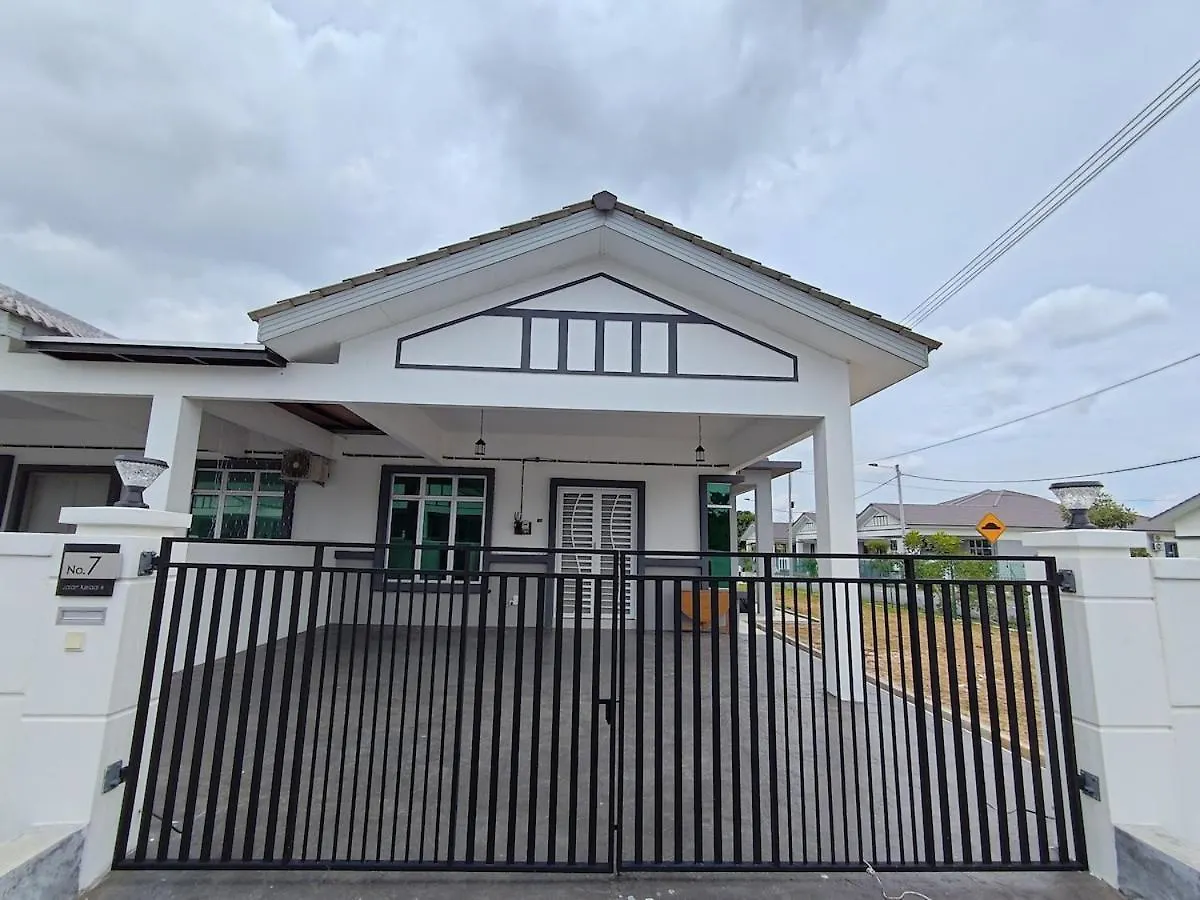 Semesterbostad Tadi Seven Homestay Malacca